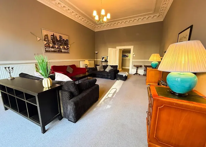 Spacious Three Storey West End - 3 Bedroom * Glasgow