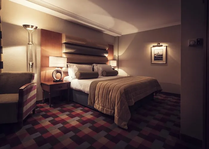 Carlton George Hotell 4*