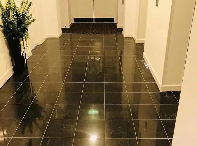 Station Skyline With Parking * Γλασκώβη