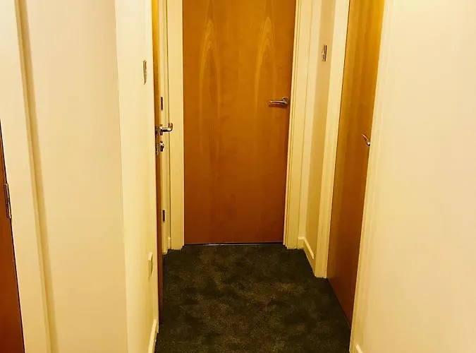 Station Skyline With Parking * Γλασκώβη