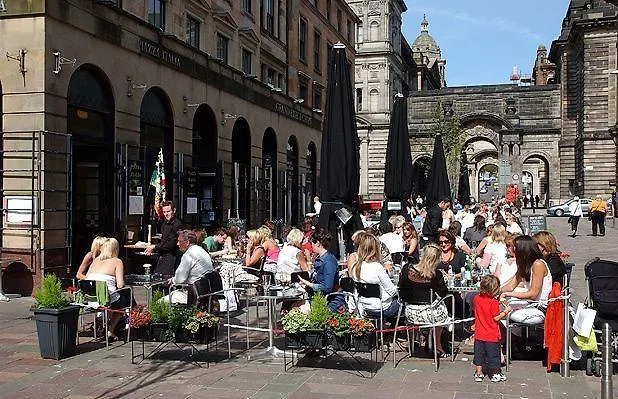 Station Skyline With Parking Διαμέρισμα