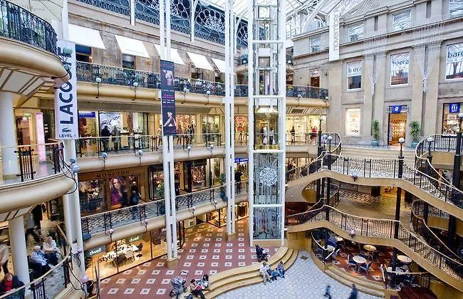 Station Skyline With Parking * Γλασκώβη