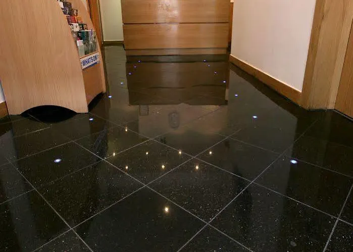 Newton 3* גלאזגו