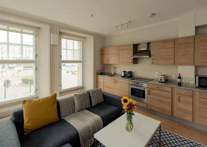 بريميير سويتس بلاس جورج سكوير *