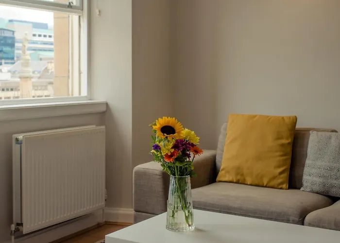 بريميير سويتس بلاس جورج سكوير * غلاسغو