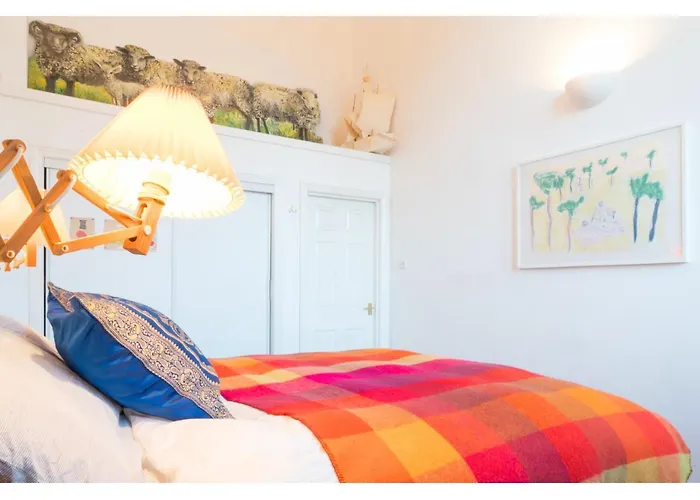 Beautifully Kept Mezzanine Flat ★school Of Art★ * Γλασκώβη