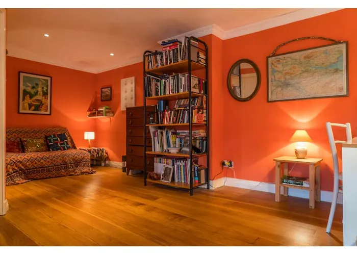 Beautifully Kept Mezzanine Flat ★school Of Art★ Γλασκώβη