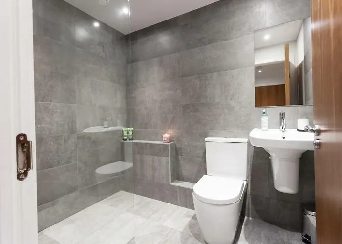 Riverside West End *