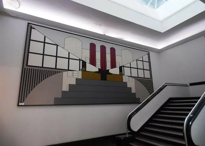 Art Deco Building On Vibrant Sauchiehall Street Appartamento Glasgow