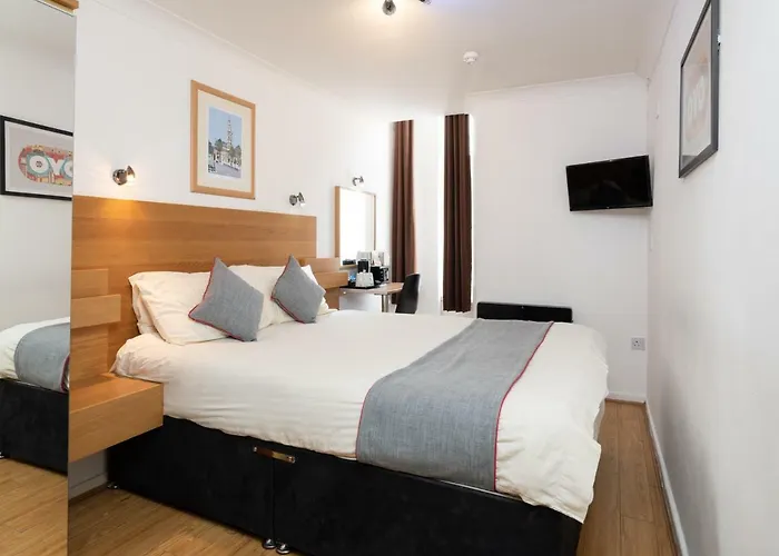 Hotel Charing Cross 3*