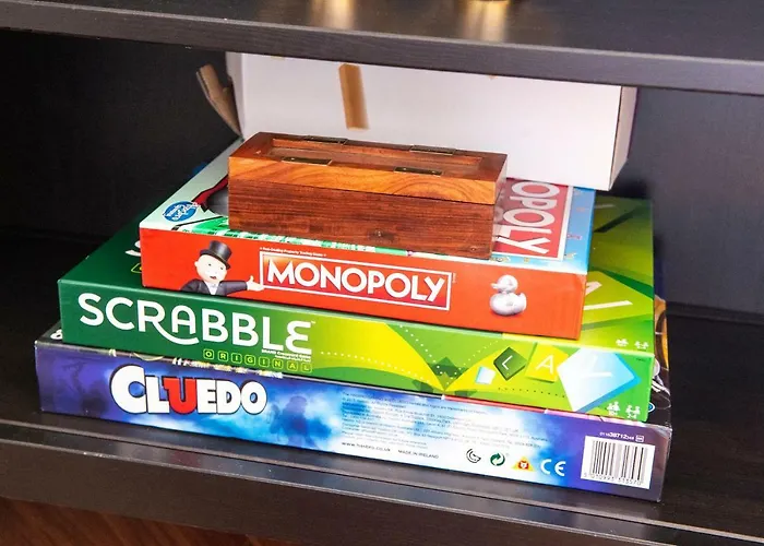 32 Victoria Crescent Road *