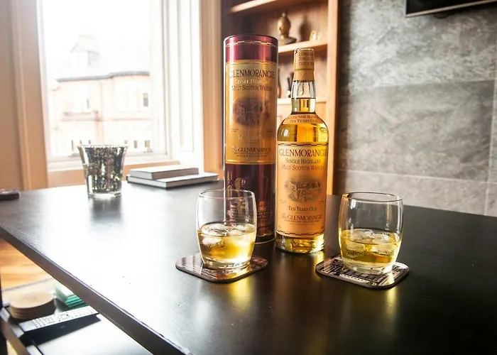 32 Victoria Crescent Road *