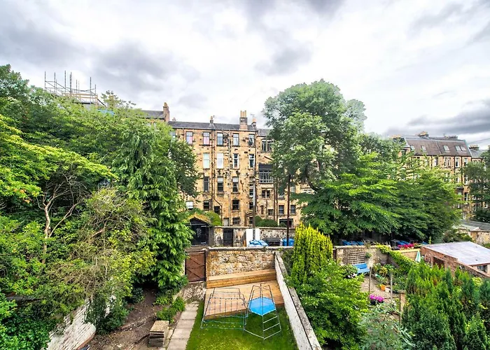 32 Victoria Crescent Road