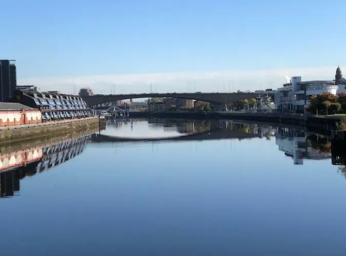 Arcview - Sec Hydro Two Bed Flat With Free Parking And Great View *