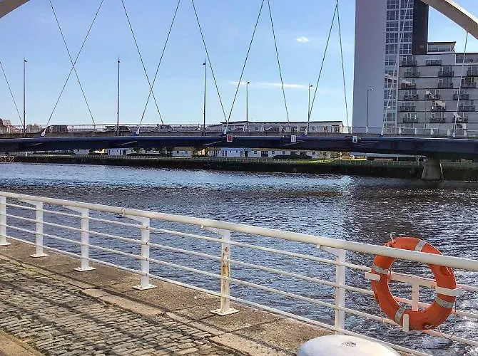 شقة Arcview - Sec Hydro Two Bed Flat With Free Parking And Great View غلاسغو