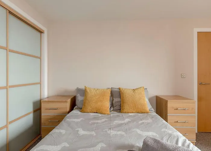 Modern Riverfront Apt. 10 Mins From Hydro/secc Apartment *