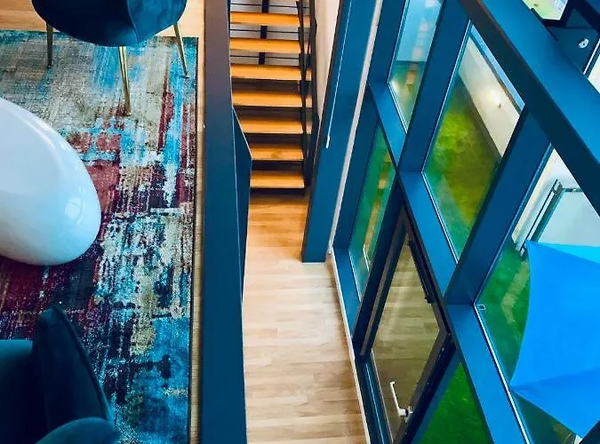 Apartment Centre - The Penthouse With Riverviews - *