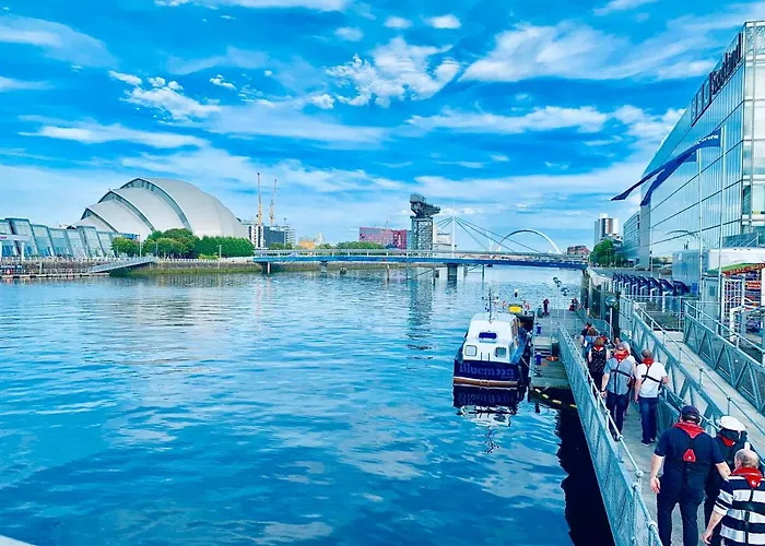 Centre - The Penthouse With Riverviews - *