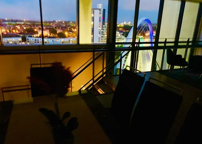 Centre - The Penthouse With Riverviews - Апартаменты *