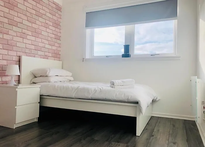 Modern 2 Bedroom Near Centre Apartman