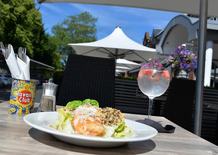 Hotel Glynhill & Near Airport 4*